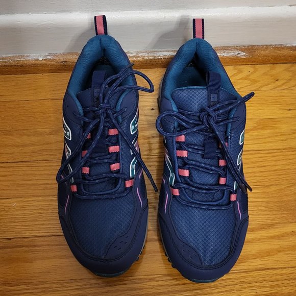 Lightweight Waterproof Running Shoes (US 6) - Picture 2 of 3